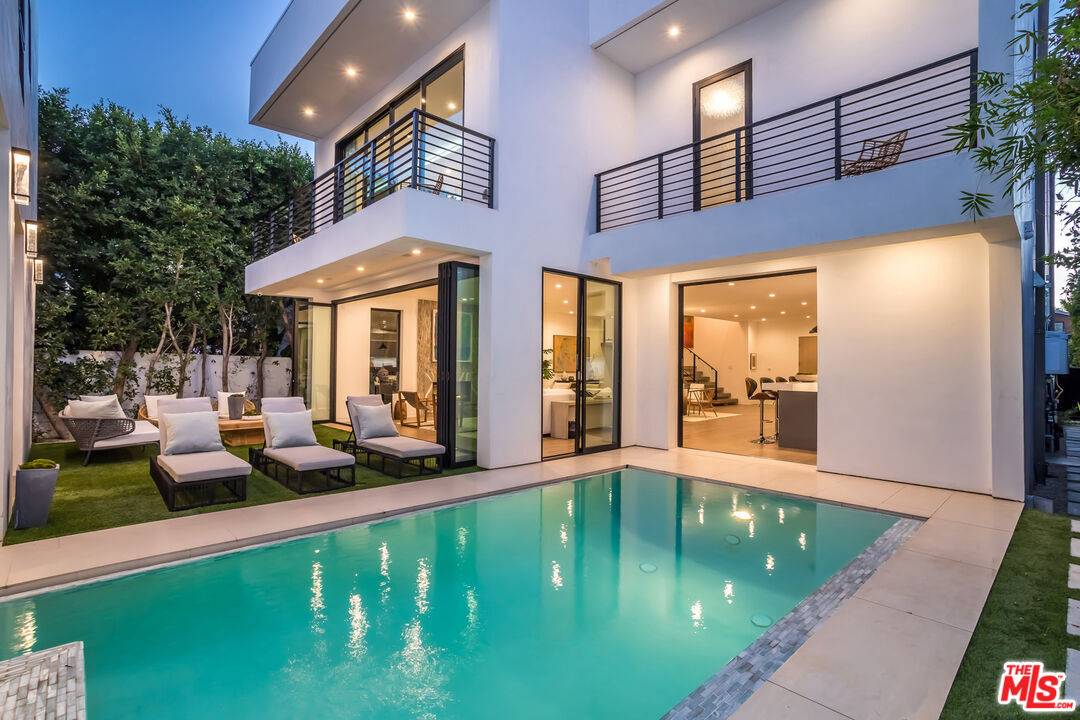 836 N Ogden Dr 5BR Hollywood Hills East La