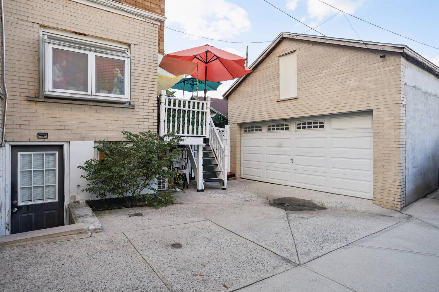 JUST LISTED ! OPEN HOUSE SATURDAY OCT.