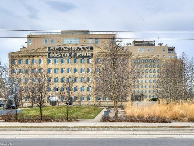 Luxury 2 bedroom suite available for rent at the Prestigious Seagram Condo.