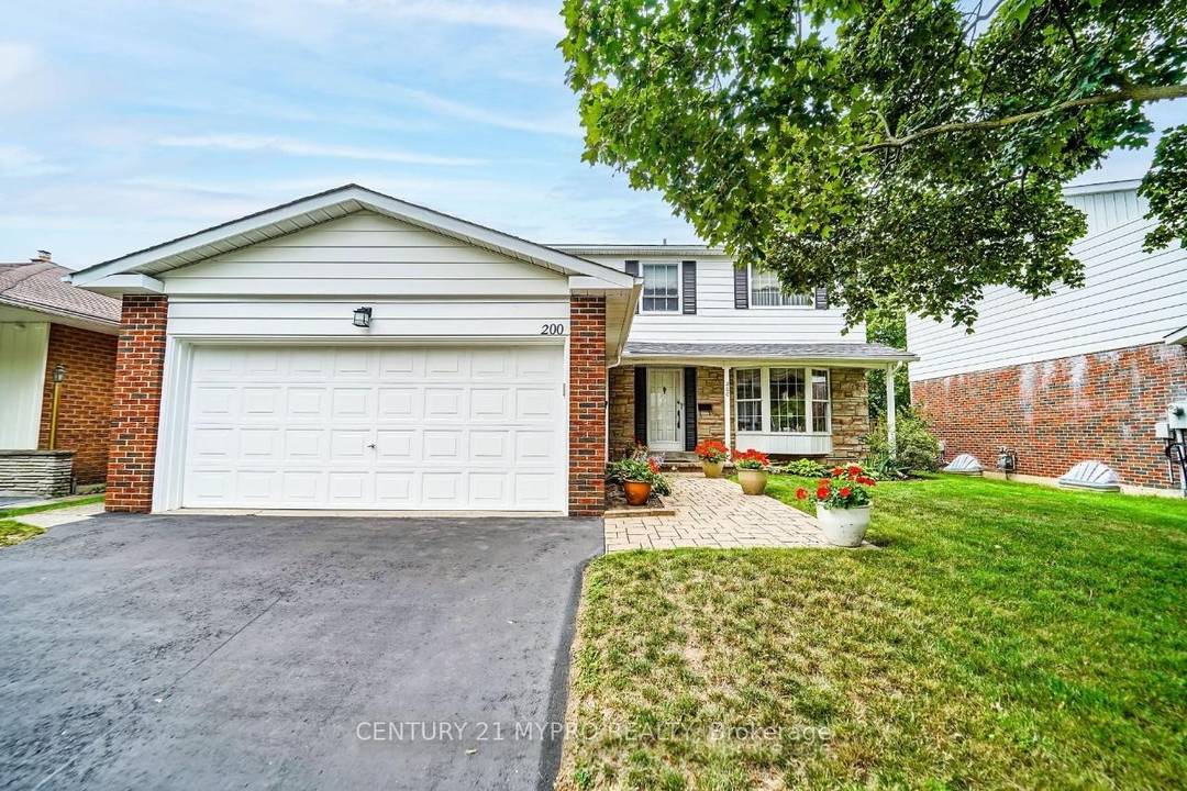 Welcome to this classic 'Bridlewood' subdivision family home.