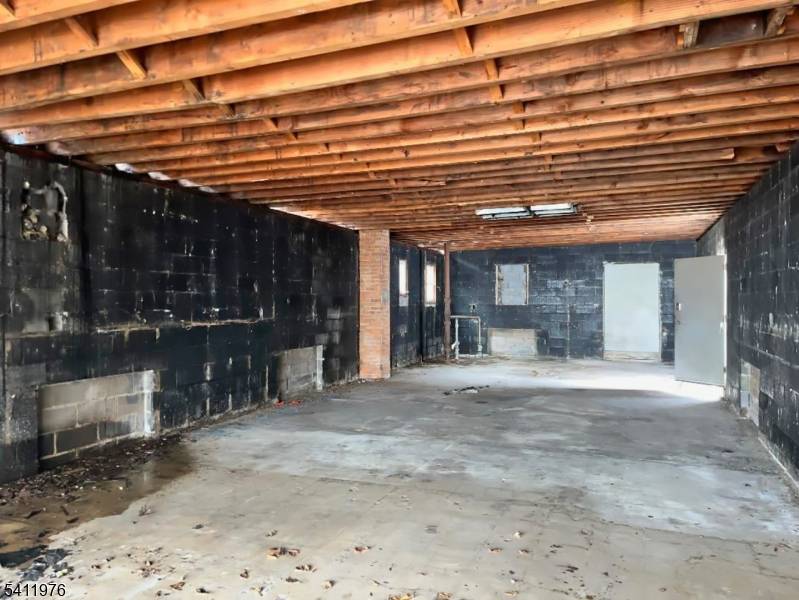 Commercial Storefront in thriving Roselle Park is bursting with possibilities !