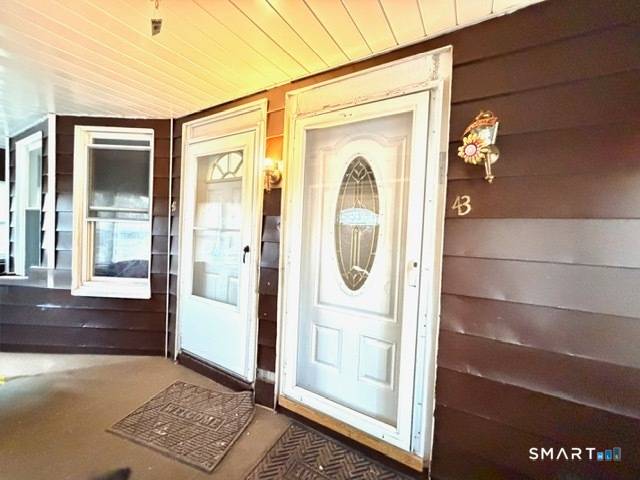 Don't miss this fantastic opportunity to own a multi family home and start building equity while generating rental income.