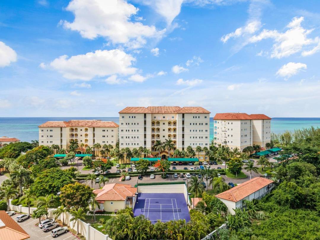 PENTHOUSE 1, B2 CAVES HTS Condo New-Providence