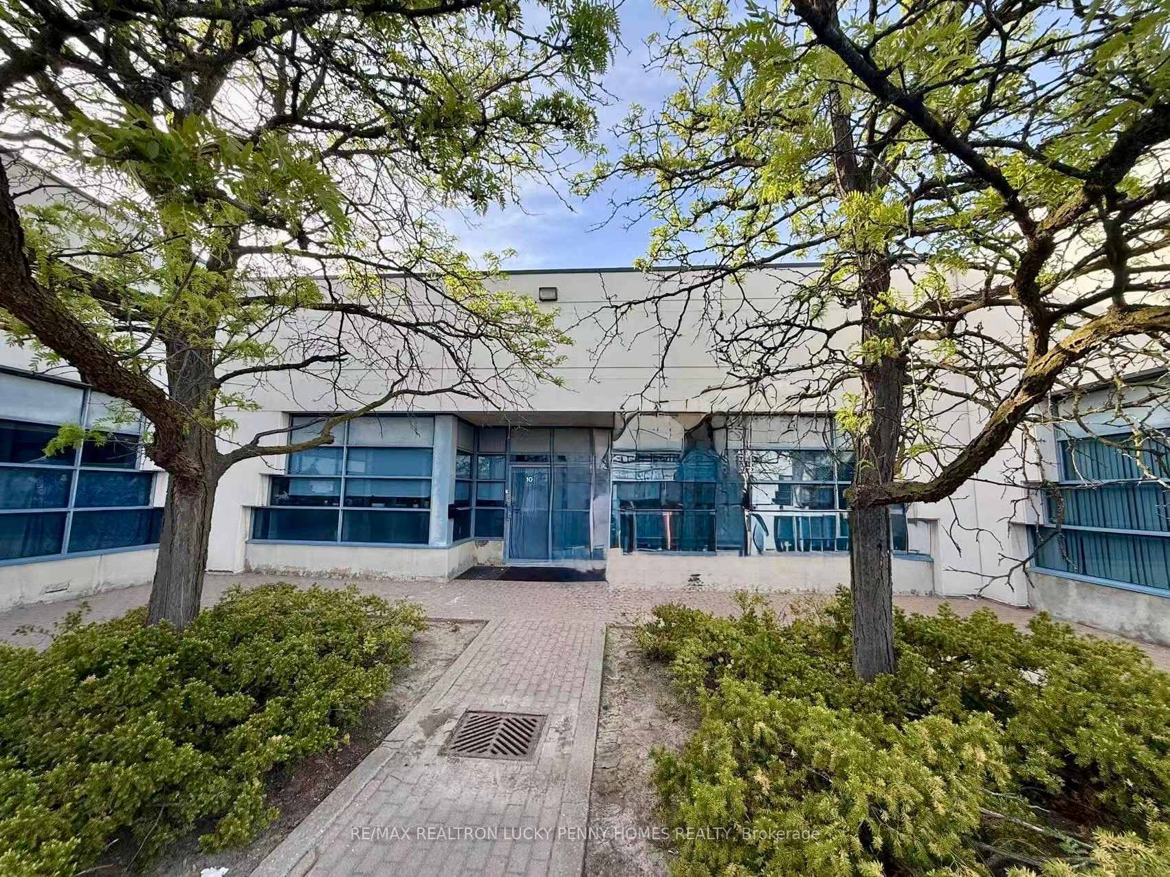 Rare Opportunity Versatile Small Industrial Unit in Excellent Condition !