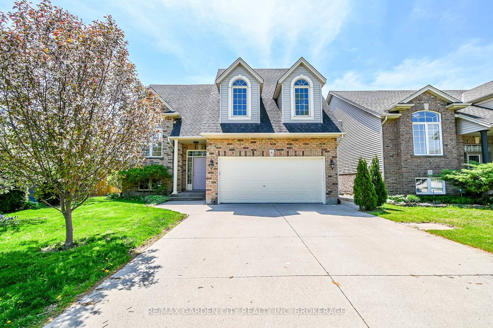 SOUGHT AFTER RINALDI LEXINGTON MODEL WITH THE ADDITINAL DORMER MASTER BEDROOM ENSUITE UPGRADE, 2 B R IN LAW SET UP IN BASEMENT BOASTING SEPERATE ENTRANCE THROUGH GARAGE.