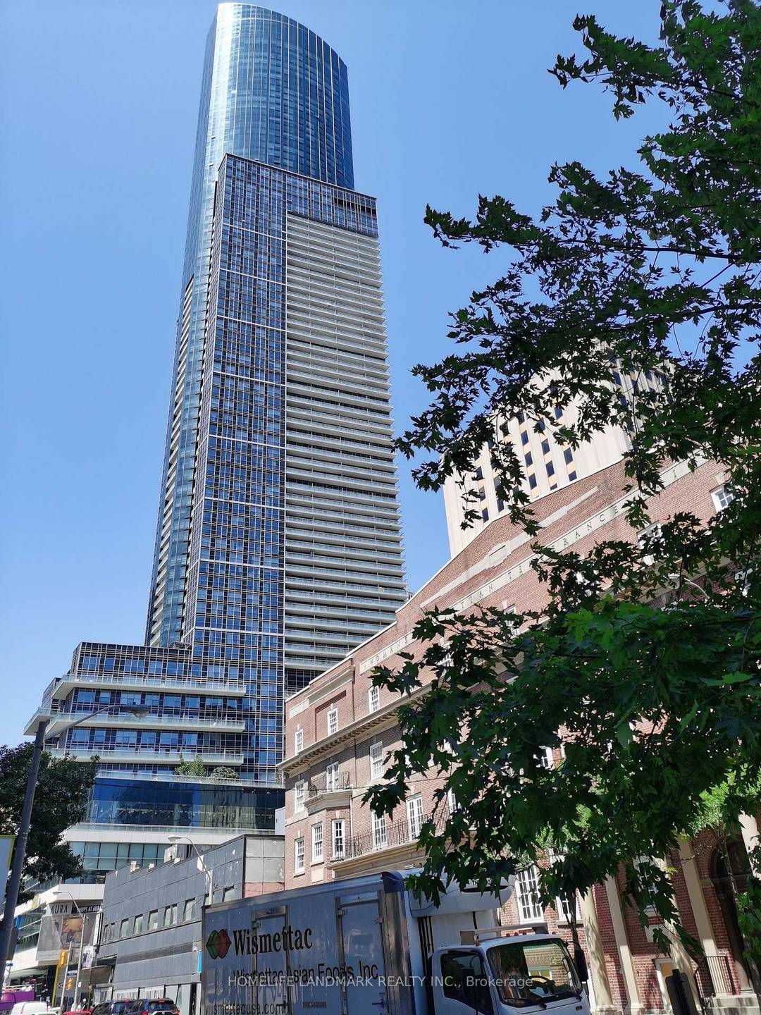 Luxury Aura Condo In The Heart Of Downtown.