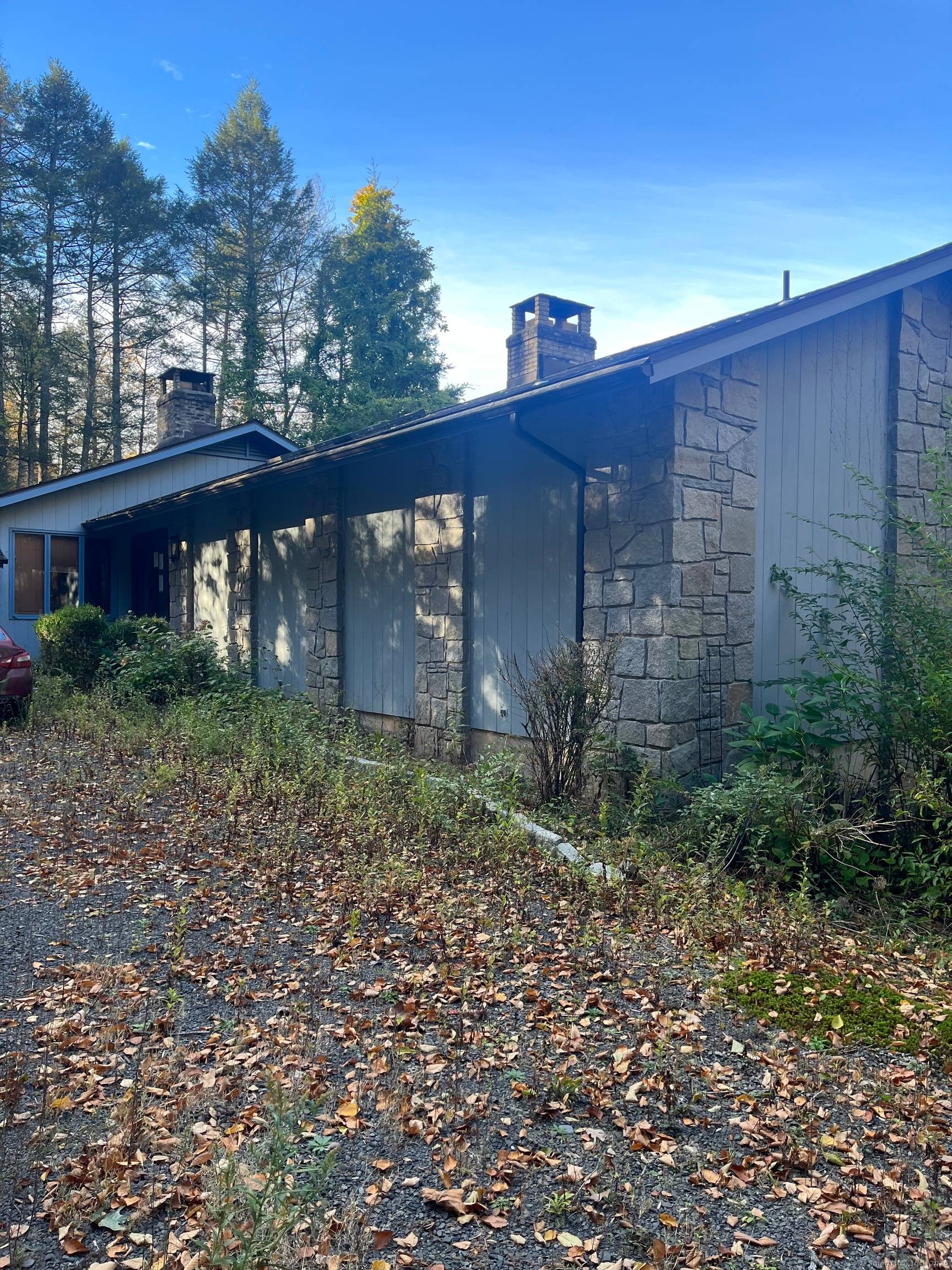 Looking for privacy, this is the house for you !