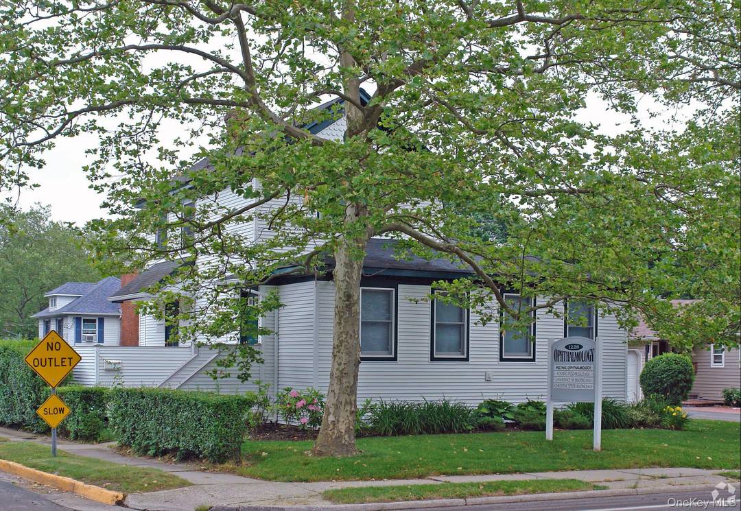 Super Rare Legal mixed use property.