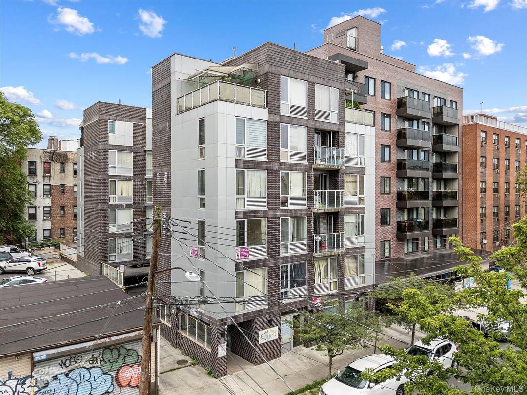 This bright and efficient one bedroom condo offers approximately 577 square feet of interior space with a practical, well proportioned layout.