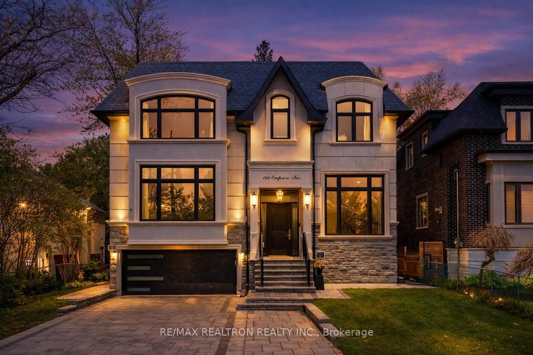 Stunning Brand New Modern Home on a Premium Lot 50 x 127 Feet This exceptional custom built home sits on an expansive 50 x 127 ft.