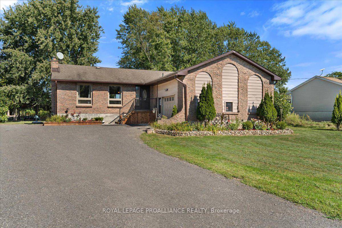 This charming bungalow on the edge of town offers the best of both worlds, a peaceful country feel with the convenience of being just minutes from all amenities.