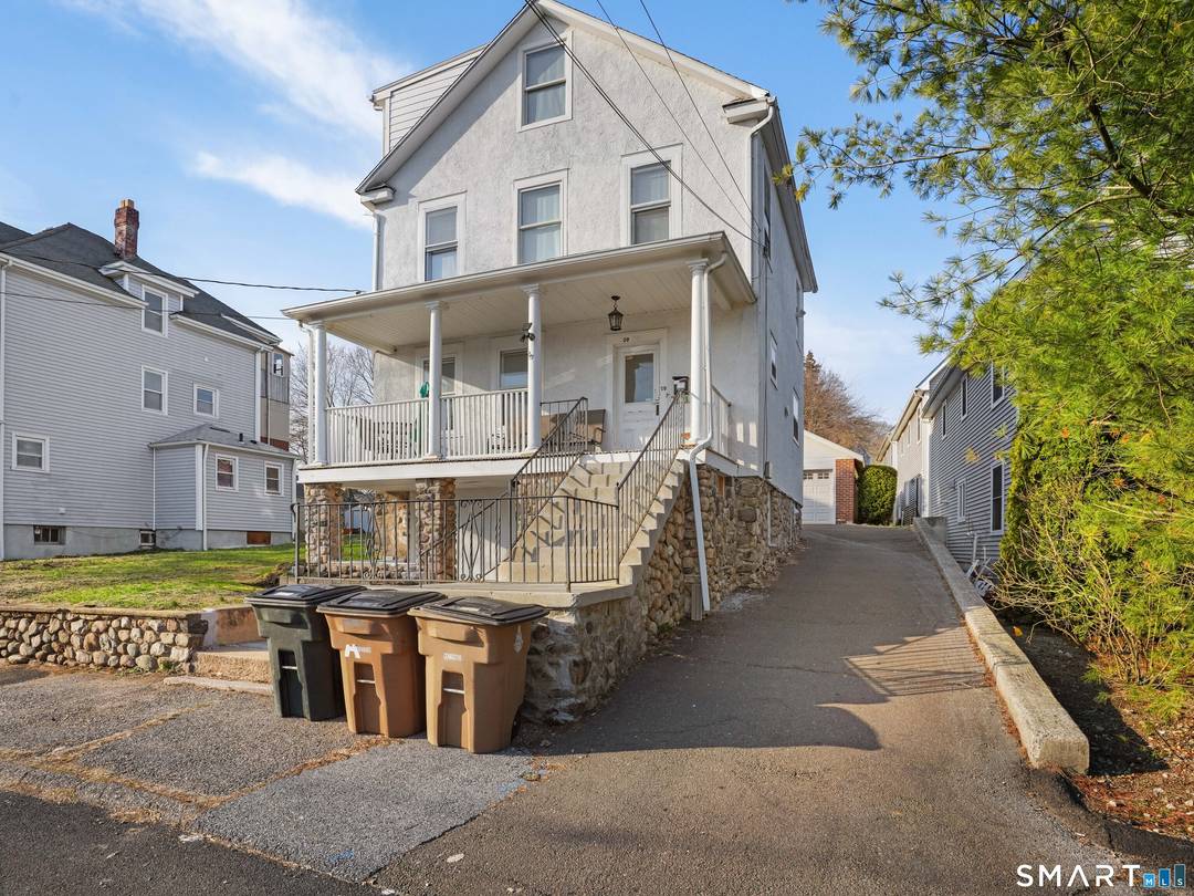 An excellent investment opportunity to own a well located multi family property on the desirable Darien Stamford border.