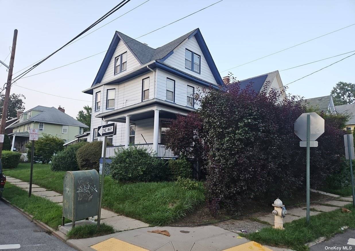 Large 1 Family Colonial Home in the heart of New Rochelle.