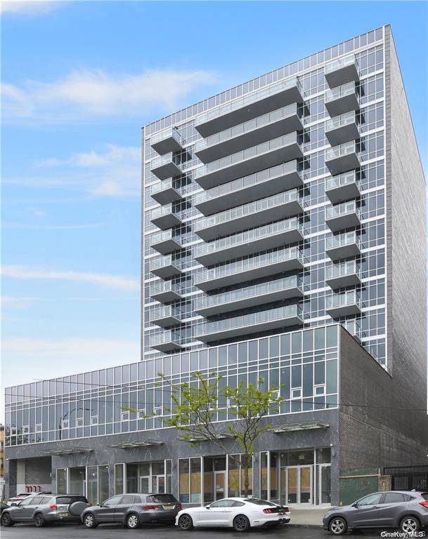 Welcome to this awesome 2 bedroom, 1 bathroom condo in Epic Tower, offering comfort, convenience, and a prime location in the heart of Flushing.