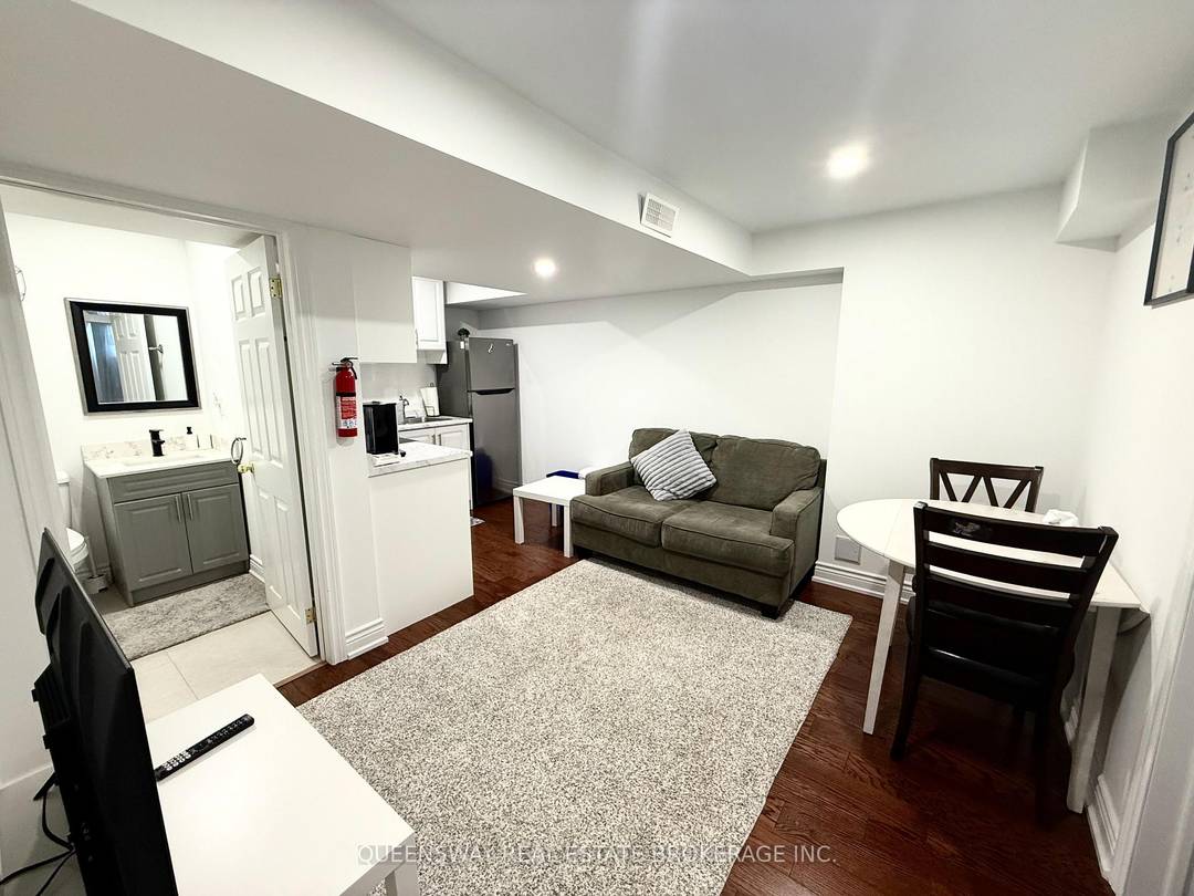 Bright and well appointed basement 1 bedroom, 1 bathroom unit with a functional and practical layout.