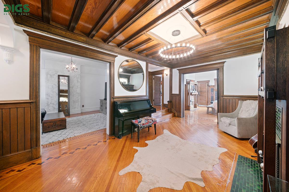 Renovated 3, 860 sf Victorian detached home in Ditmas Park !