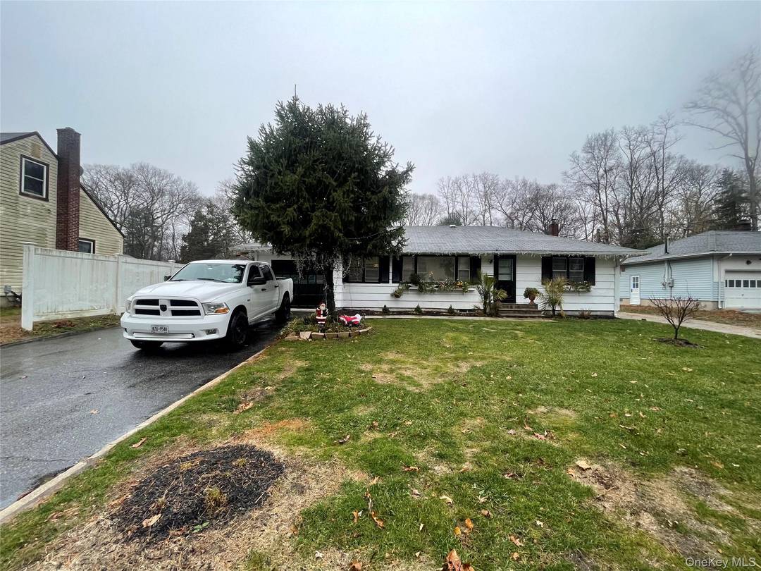 Incredible Opportunity in Pine Lake Farms !