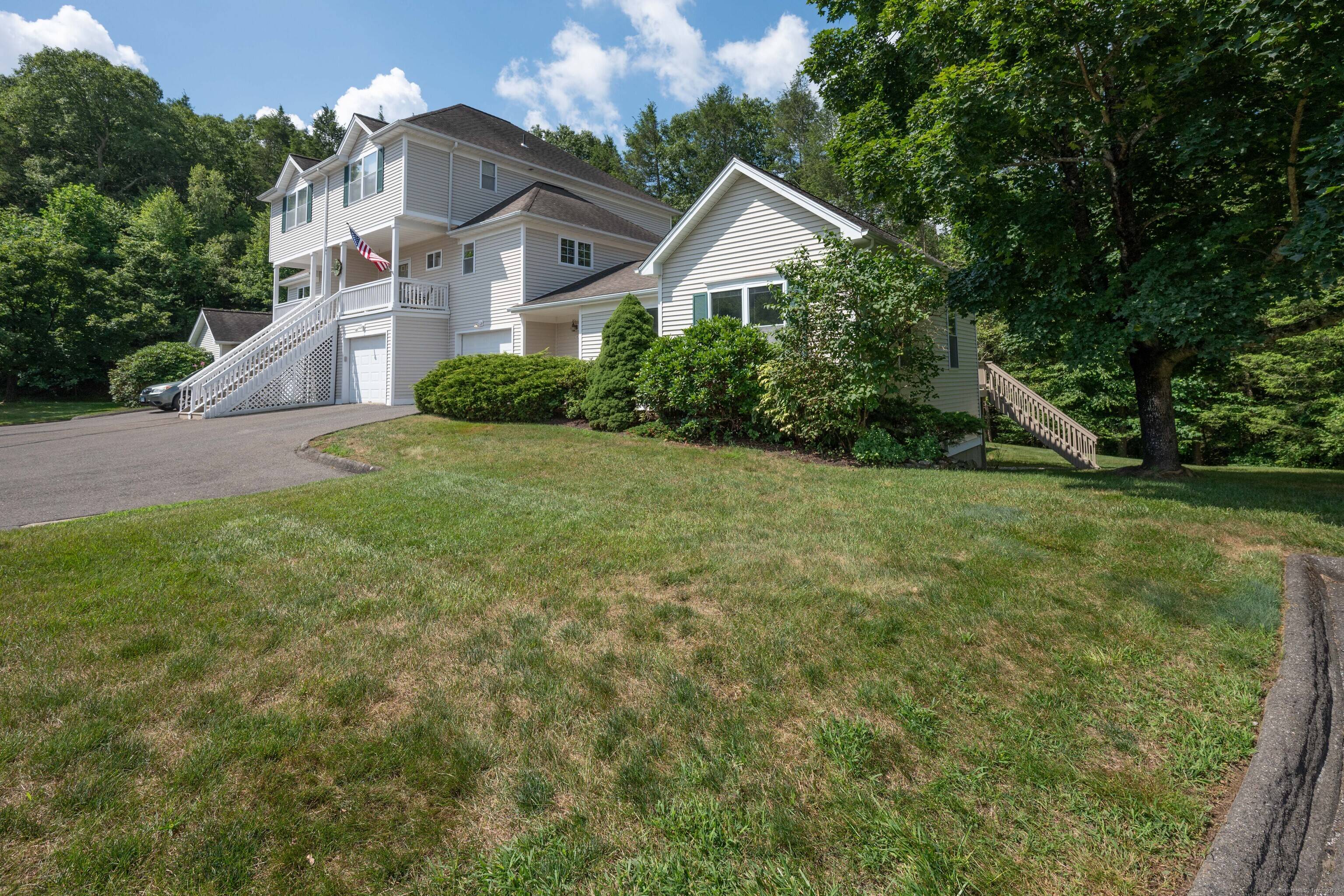 Embrace Serenity and Comfort in this Spacious Ranch Style Condo in Newtown.