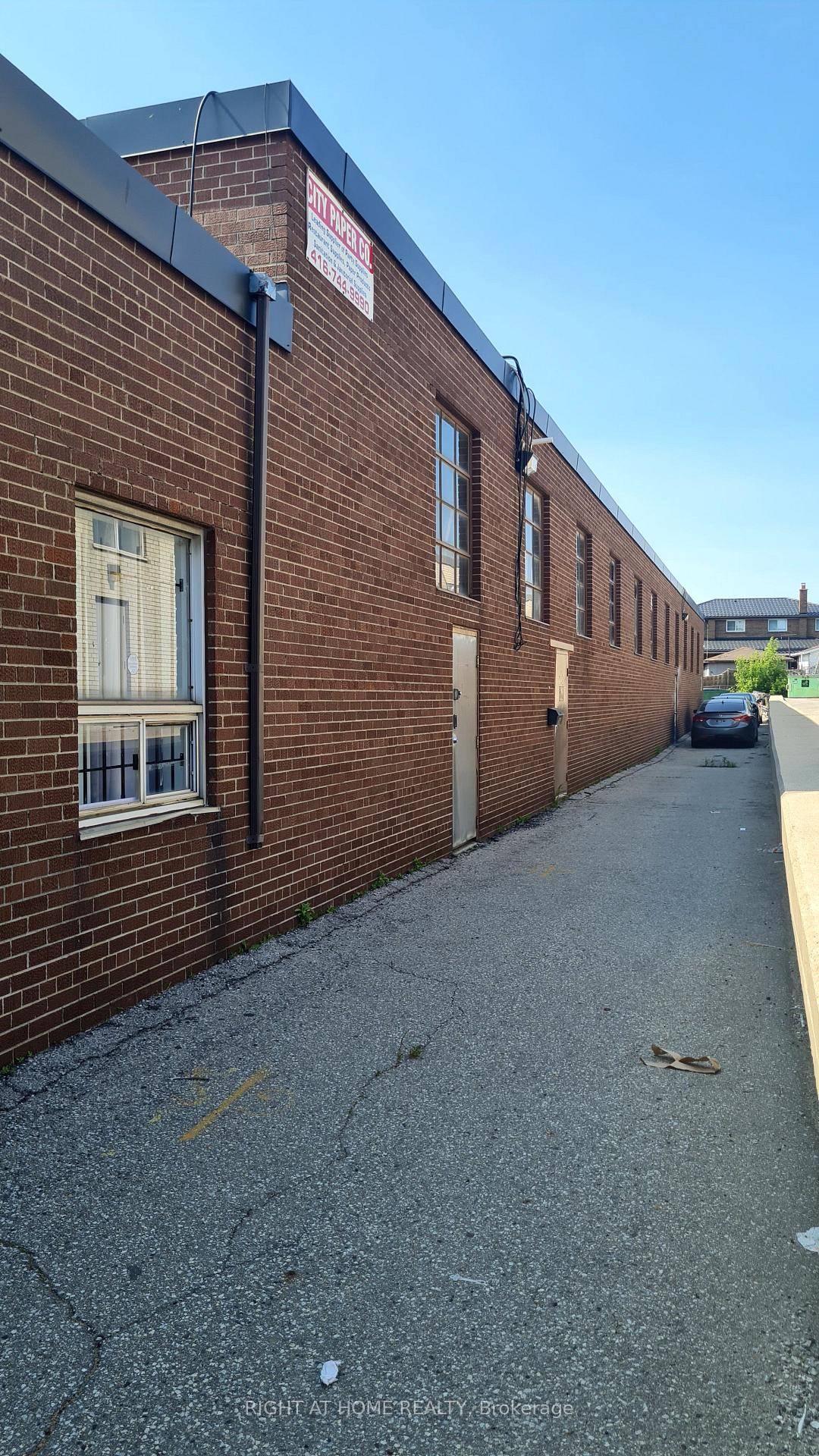 Great opportunity ! 1000 sq.