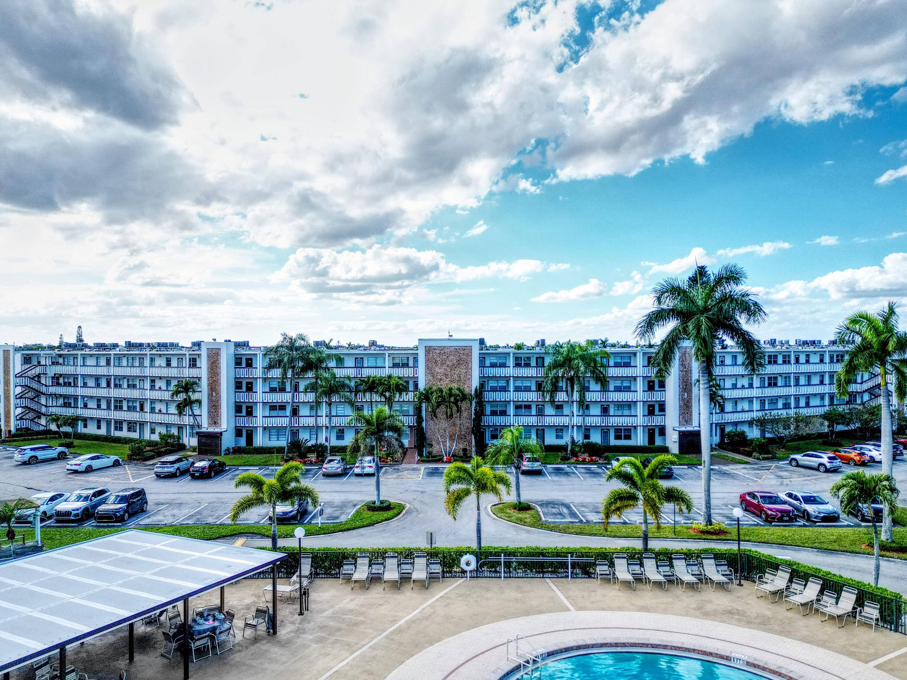 This charming 2 bedroom, 2 bathroom condominium offers the ideal combination of comfort and convenience.