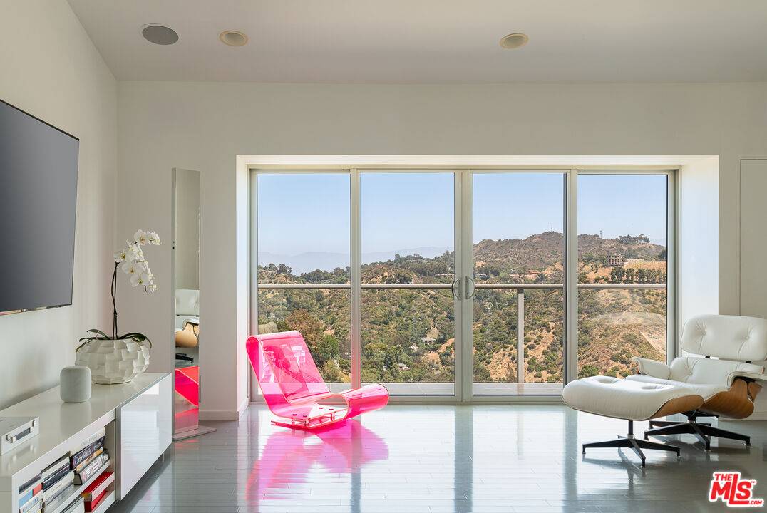 8307 Rugby Pl 3.0 Hollywood Hills East LA