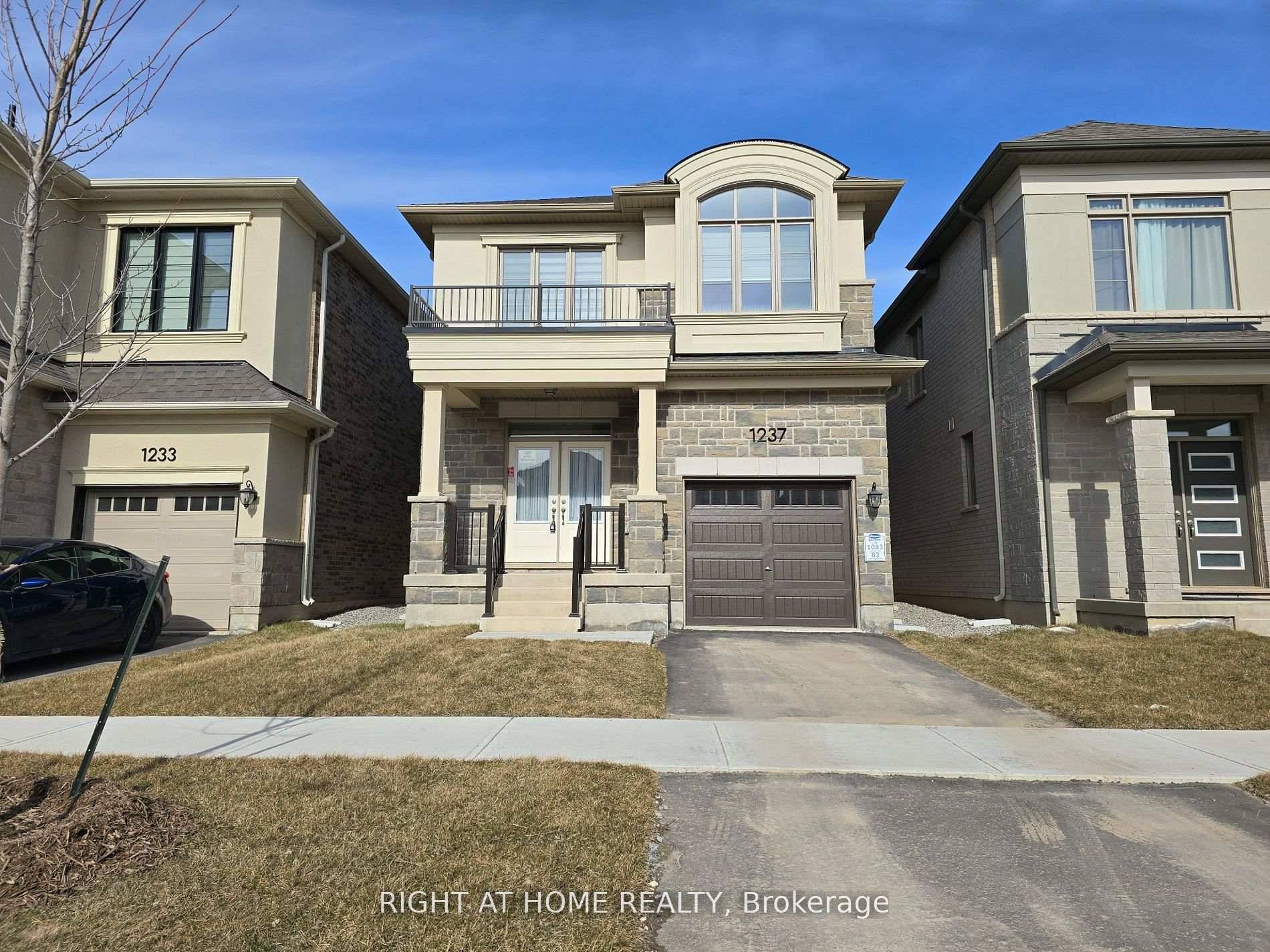 Amazing ! 2 Year old Detached House !