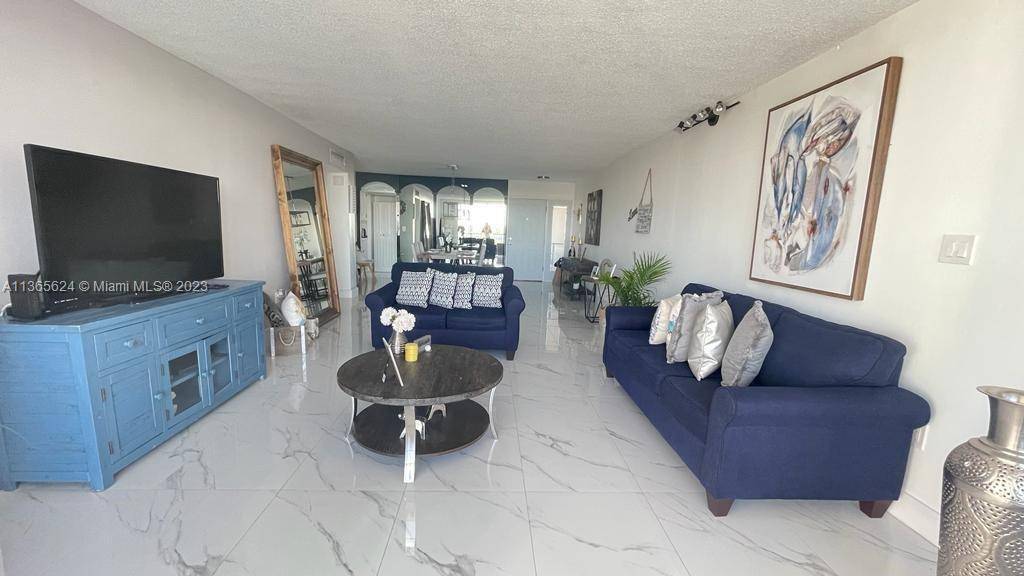 This spacious 2 bedroom, 2 bathroom apartment is in the highly sought Jade Winds in Aventura.