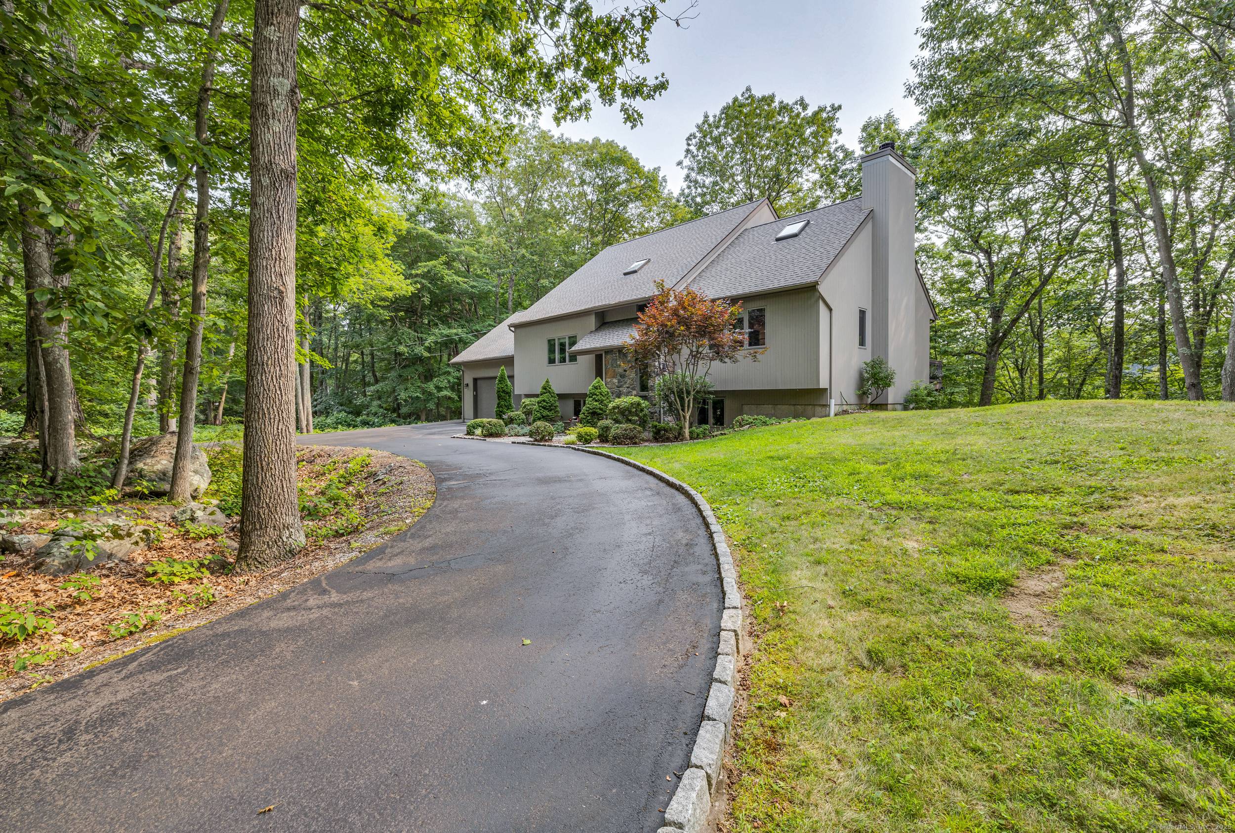 Live the Coastal Lifestyle Embrace the serenity of the shoreline in this beautifully designed 3 bedroom, 2 bath contemporary style home, ideally situated along the salt marshes of Long Island ...