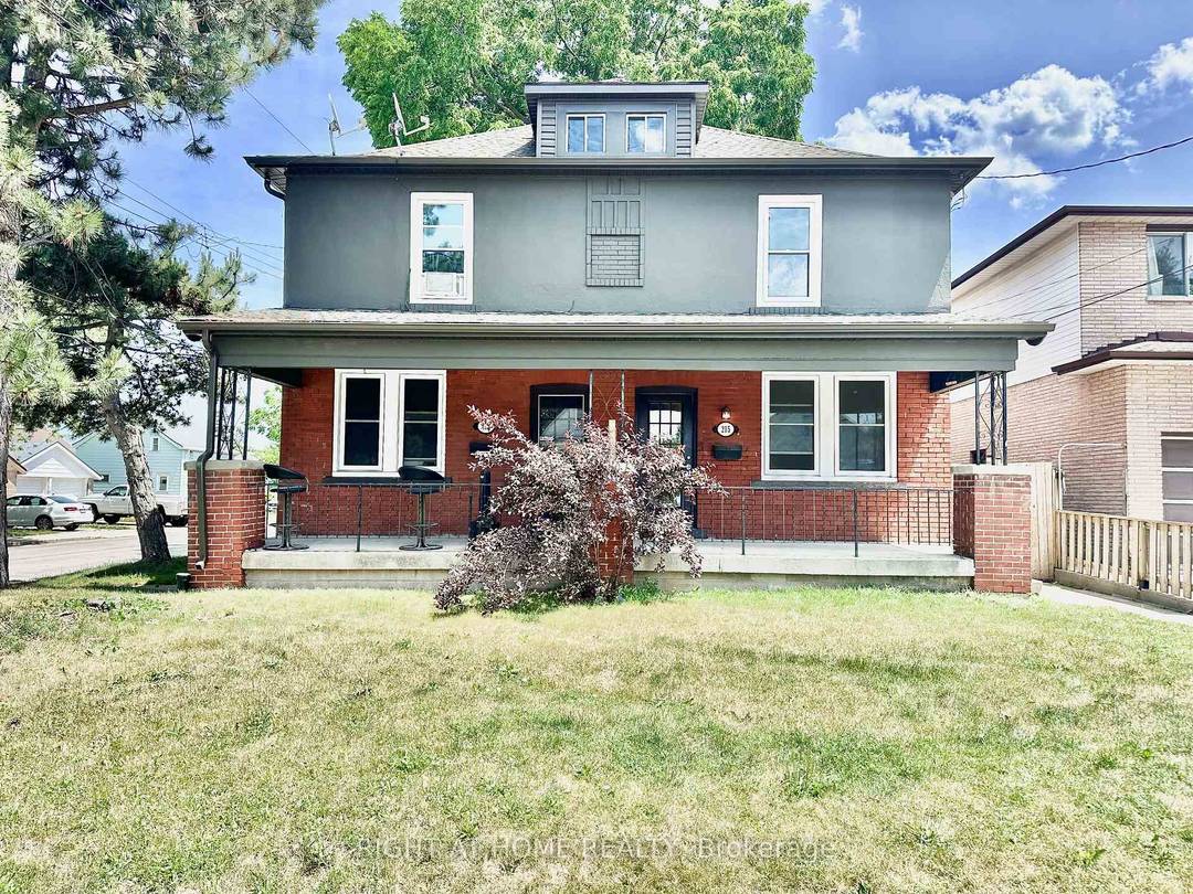 5. 57 Caprate Side by Side Duplex 213 amp ; 215 Rosewood Rd on a Corner 40x96 Foot Lot.