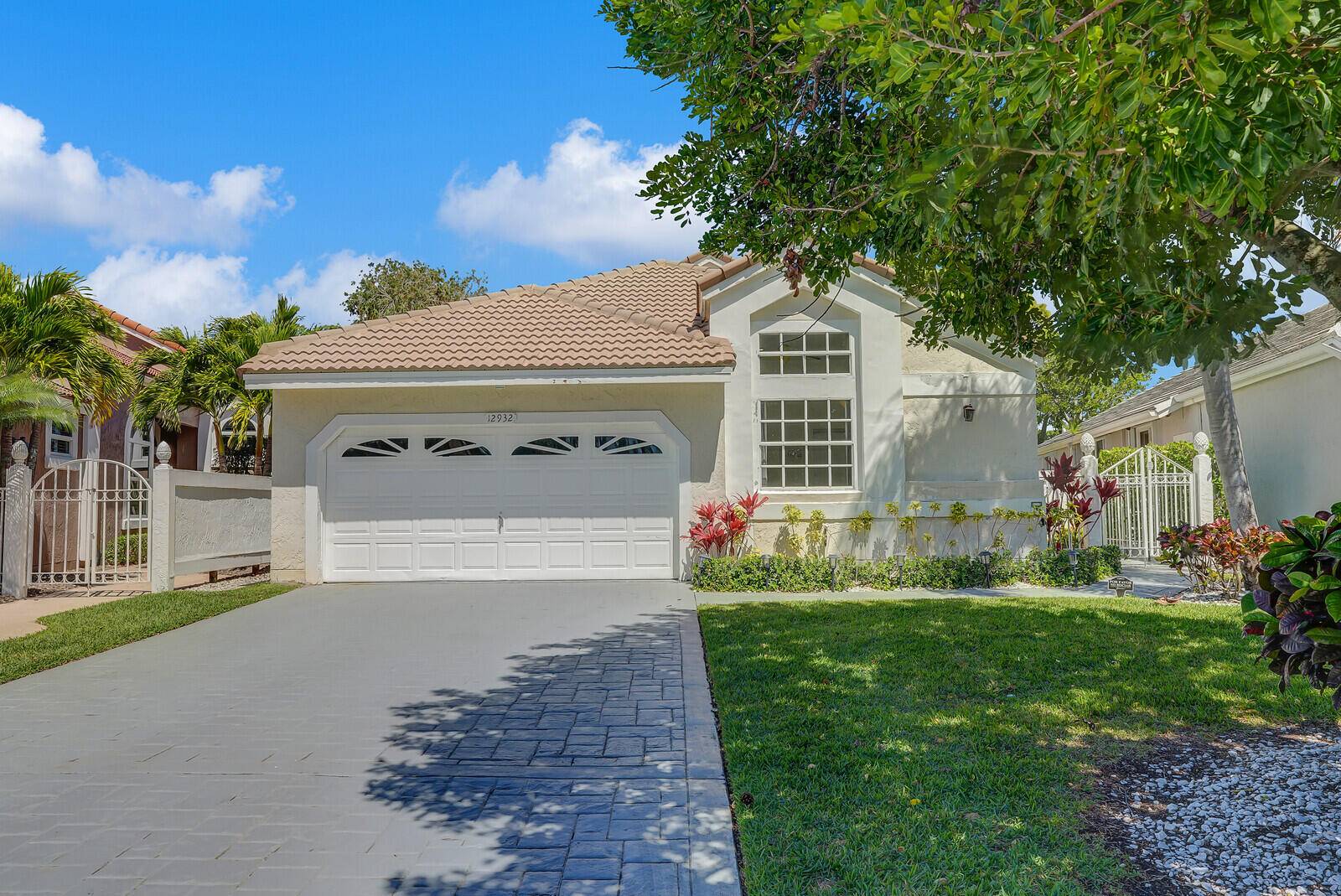 Newly renovated home in the gated club community of Eastpointe !
