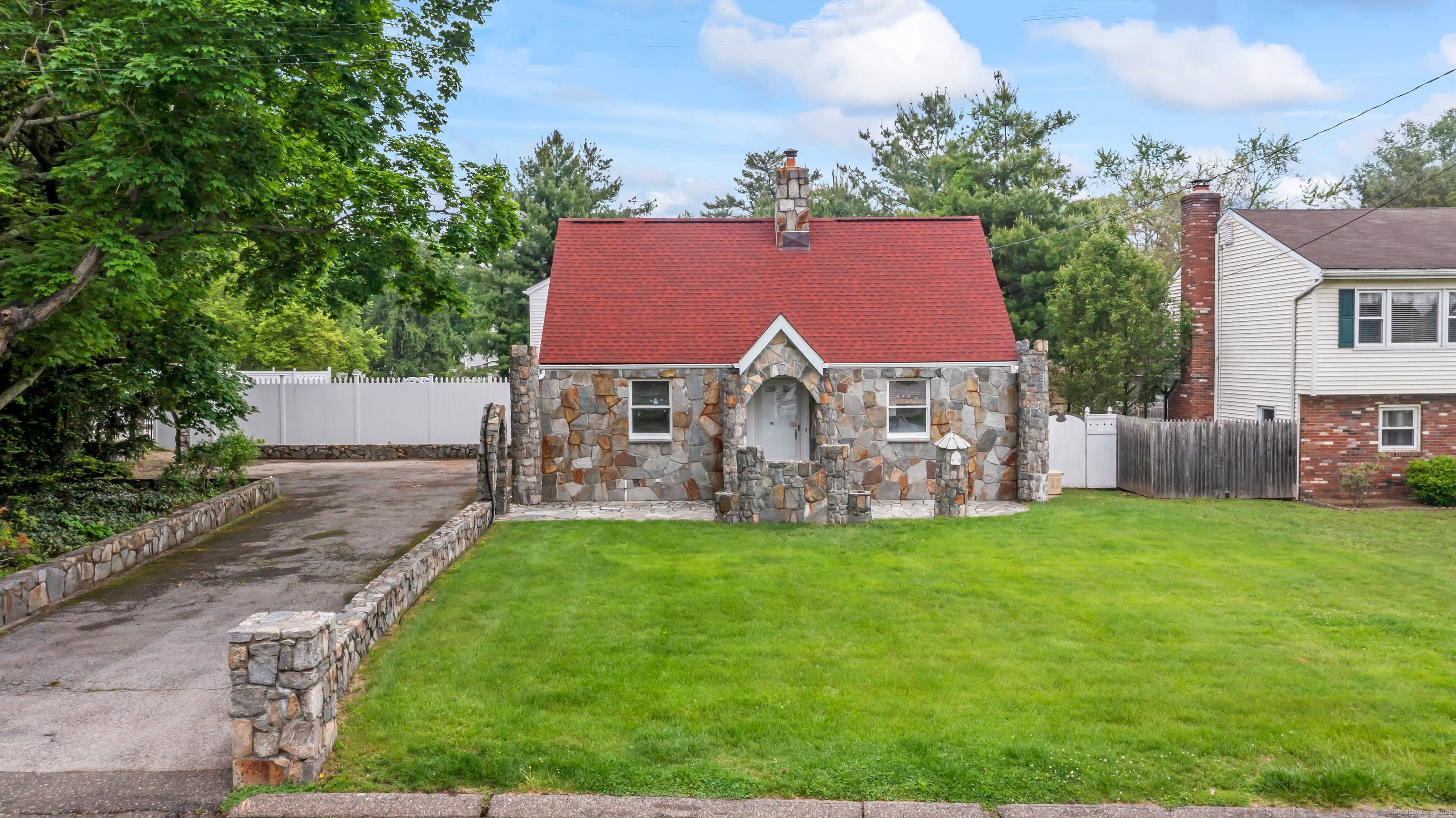 Welcome to 99 Bouton Street West, one of Stamford's most popular neighborhoods Springdale.