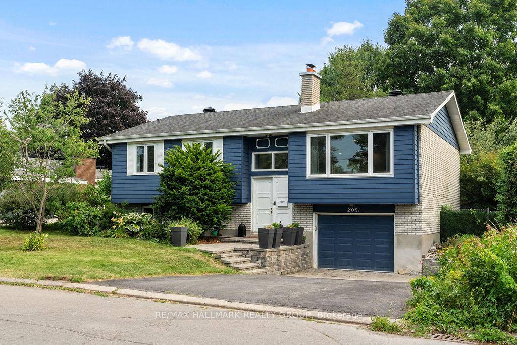 This charming and spacious high ranch, located in the desirable Beacon Hill North area, has been beautifully upgraded !