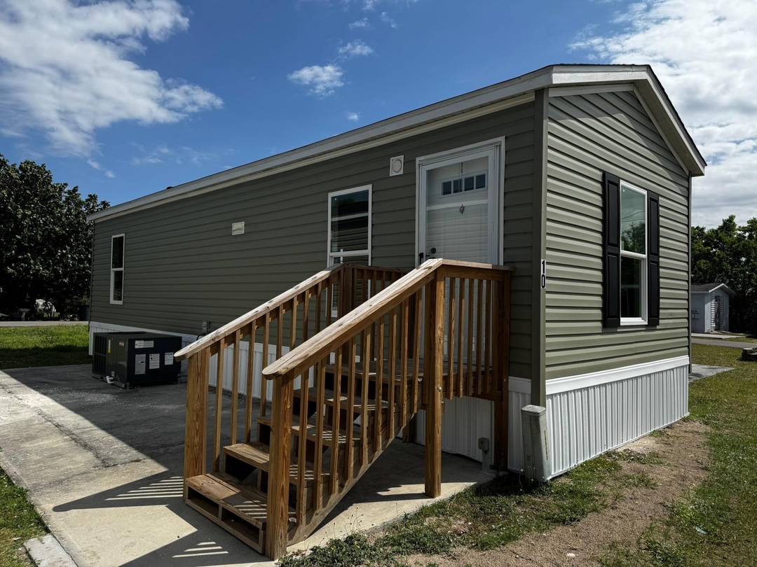 VALUE ADD Okeechobee Four mobile home parks 175 units in very close proximity to one another with 2 parks being contiguous and represents 123 pads.