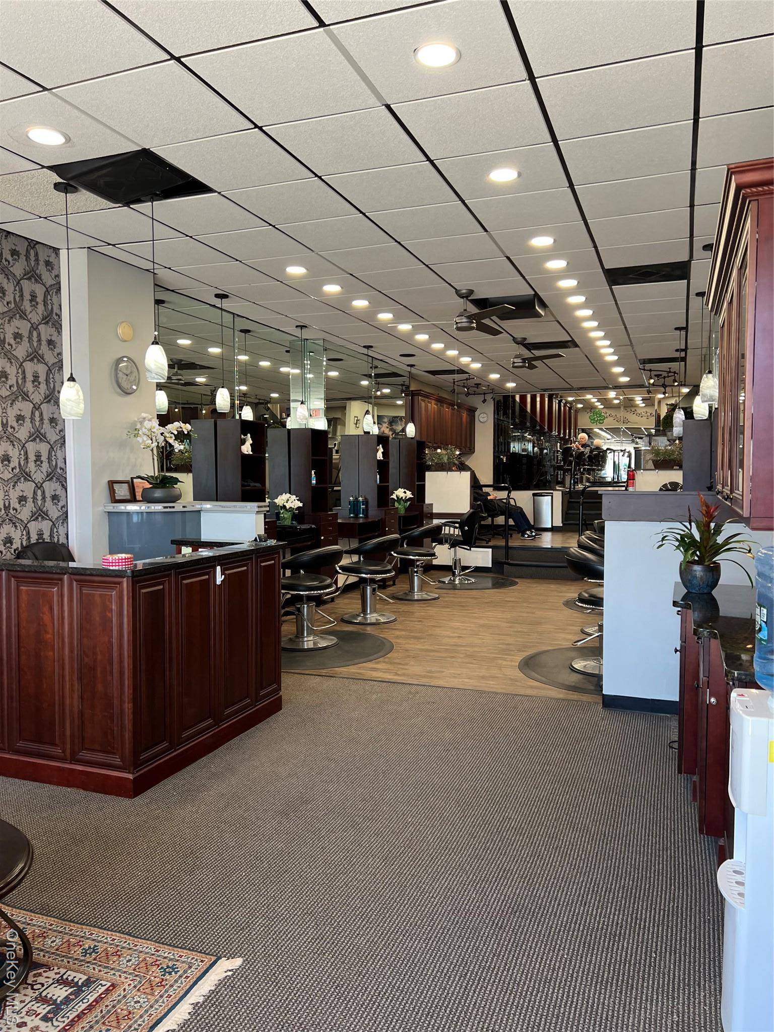 I HAVE A 1650 SQFT SPACE FOR RENT, IT IS NOW LAYED OUT AS A HAIR SALON WITH 12 CHAIRS.
