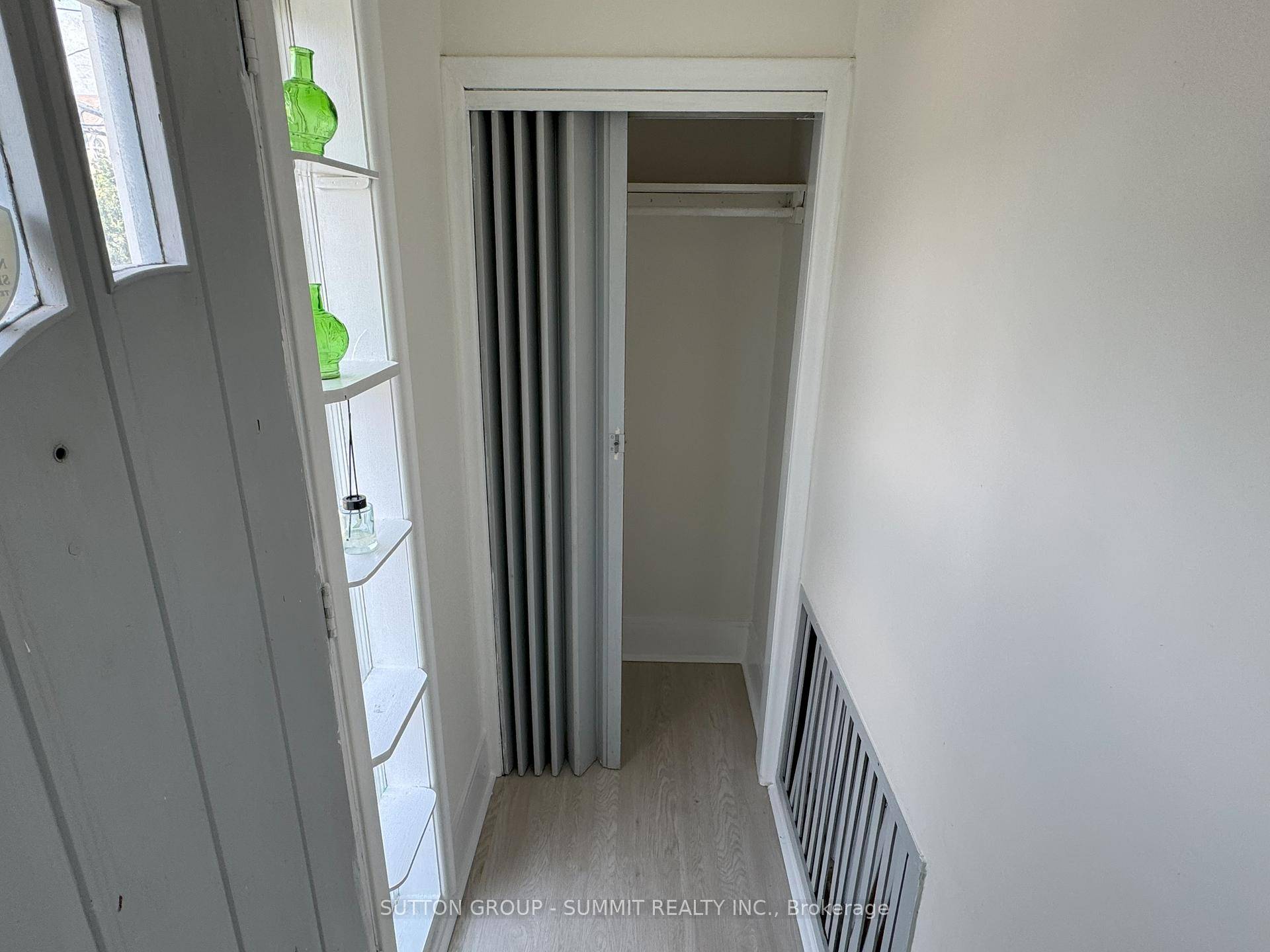 Main floor of a 2 Bedroom 1 Bath detached House, in quiet neighbourhood.