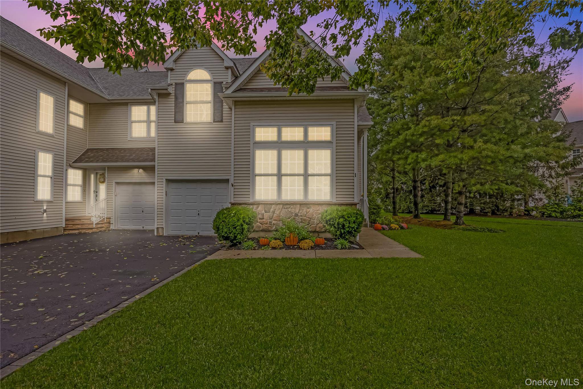 New, new, new ! This immaculate and stunning end unit townhome has everything you re looking for, including a new kitchen and baths, updated flooring, new interior doors, an updated ...