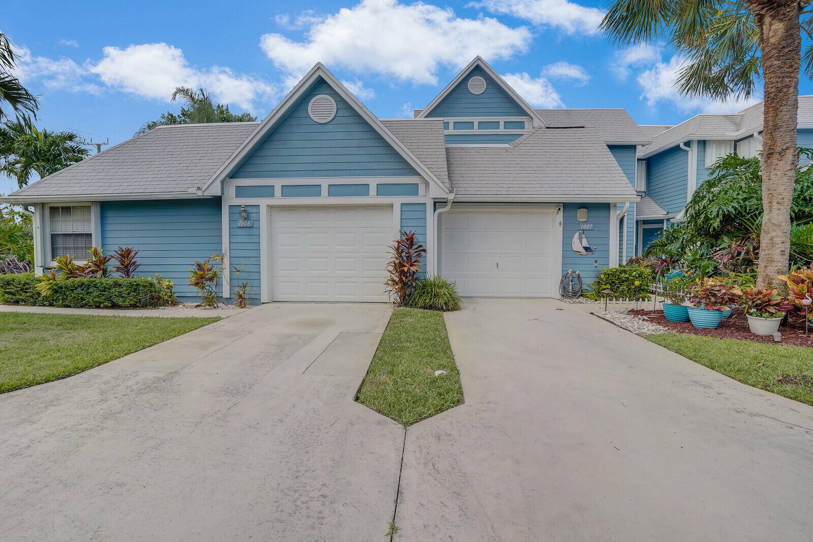 Beautifully remodeled 3 bedroom unit with garage, available for the 2026 season in Ocean Dunes.