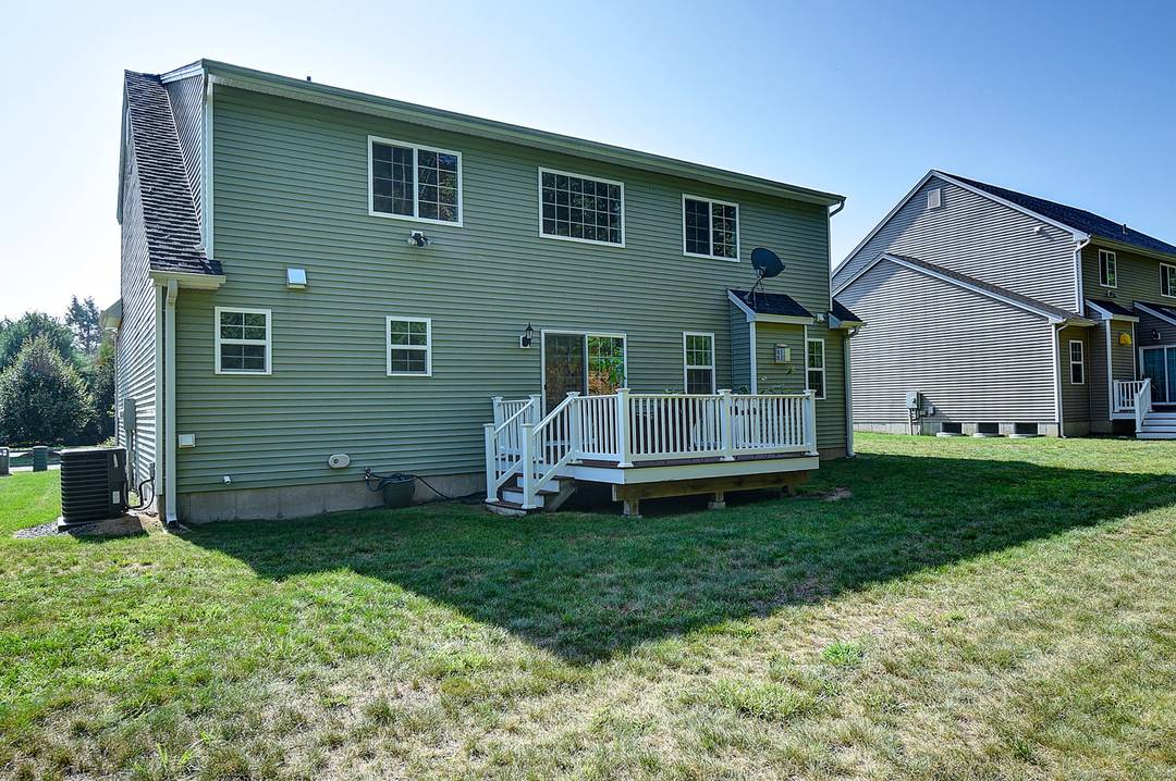 Rare opportunity ! One of only a handful of stand alone single family homes within the sought after South Windsor Woods community offering the perfect blend of privacy and maintenance ...