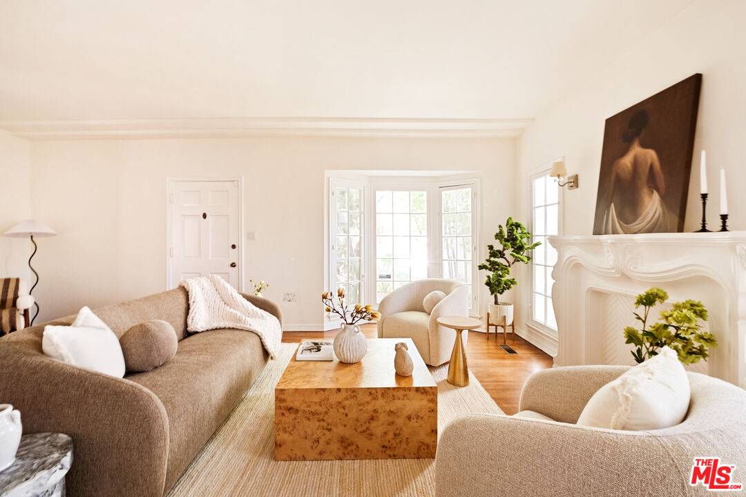 363 S Doheny Dr 2BR Beverly Grove La