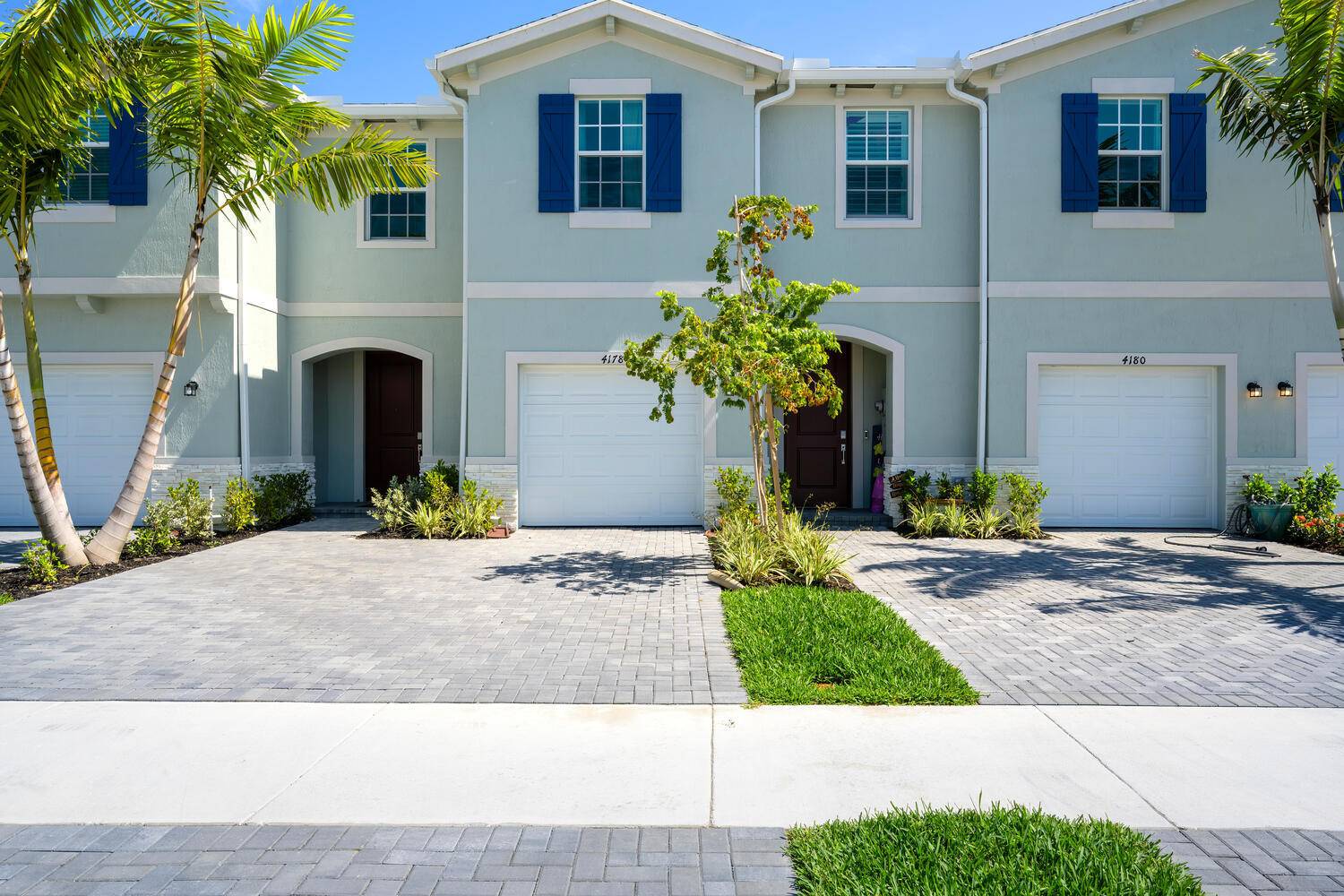 Newly Constructed Townhome in the West Part of Lake Worth, beautiful well kept gate community, close to everything, easy access to Turnpike and everything else.