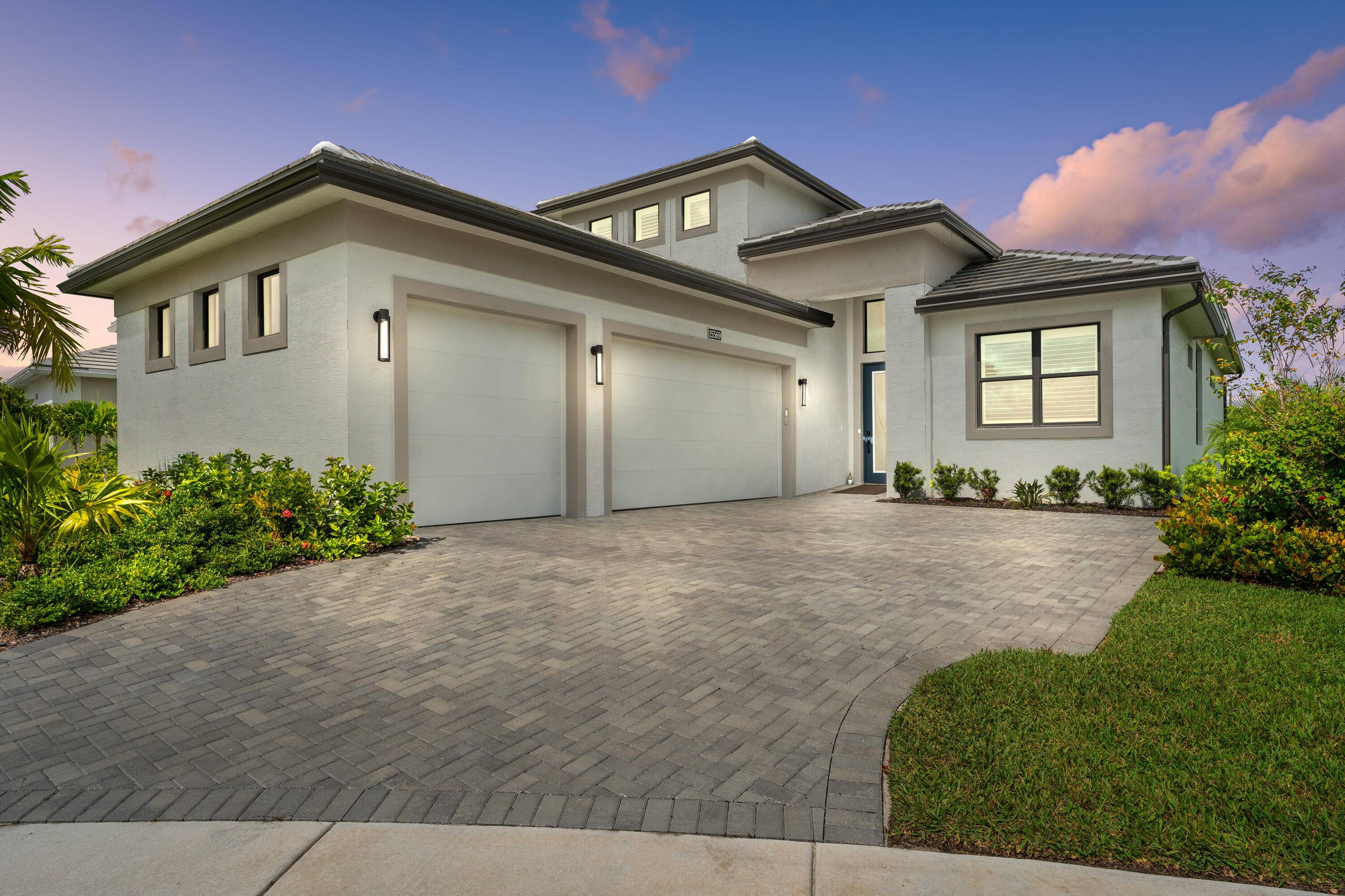 Stunning 3 Bedroom Loft Optional 4th Bedroom, 4 Bath Home in Cresswind at Westlake !