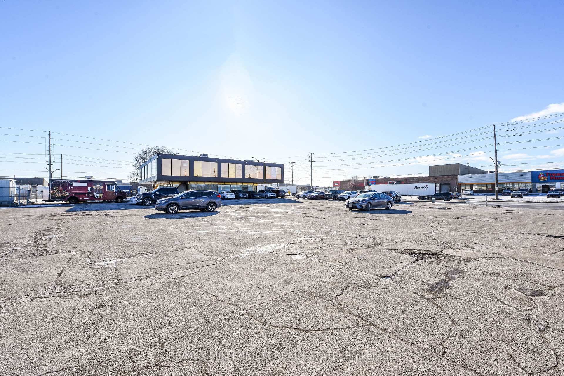 Location ! ! Fully Professional Office Building !