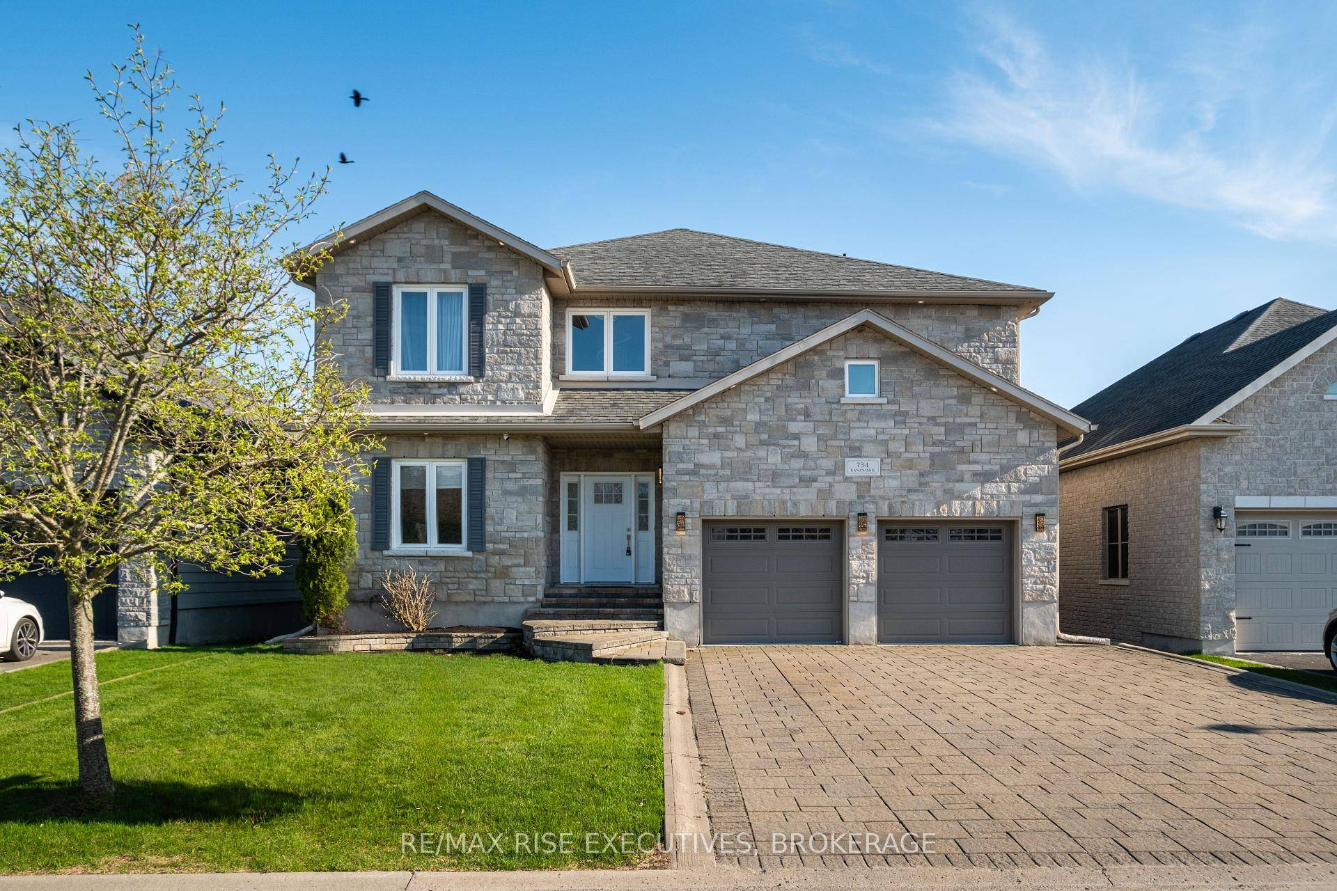 This spectacular 4 2 bedroom, 4 bath executive family home seamlessly blends luxury and functionality.