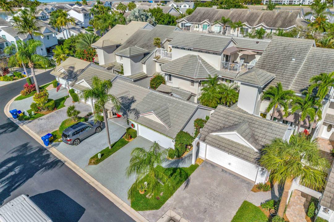 Discover this beautifully renovated 4 bedroom, 3 bathroom three story townhome in the heart of Jupiter, where the location is unbeatable.