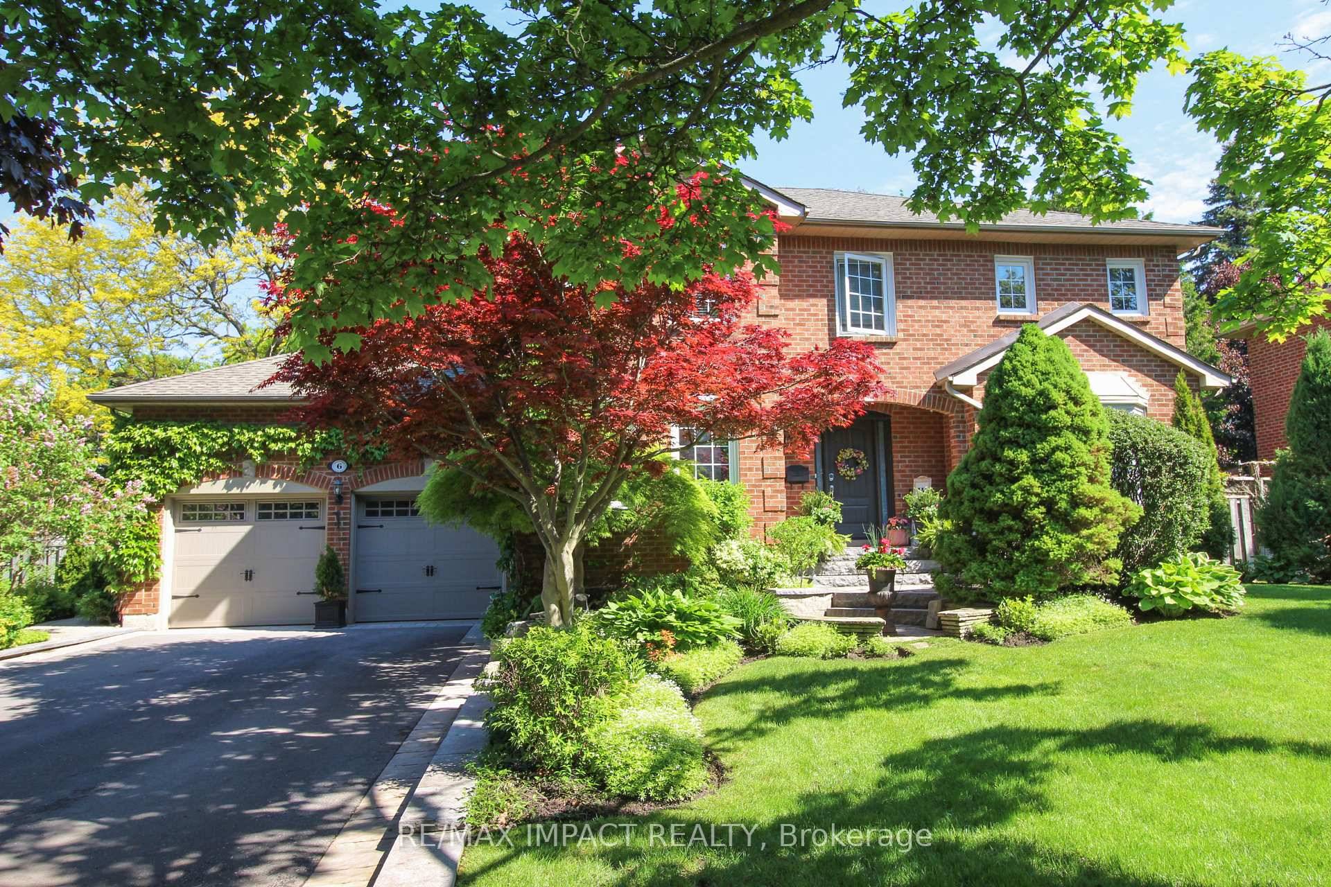 Step inside this beautiful residence on almost a 1 3 of an acre in the highly sought after Somerset Estates of north west Whitby !