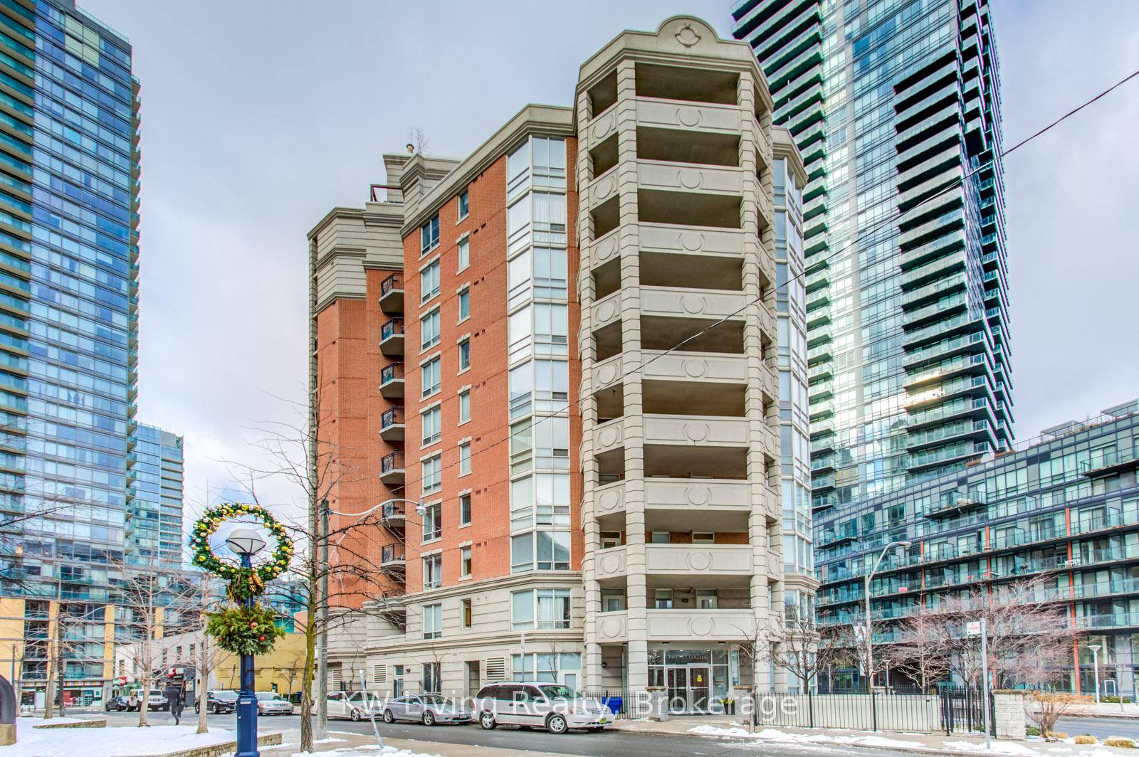 Rare Large 750 Sqft 1 Br Large Den With Door In Yorkville Steps From Bloor Yonge Station !