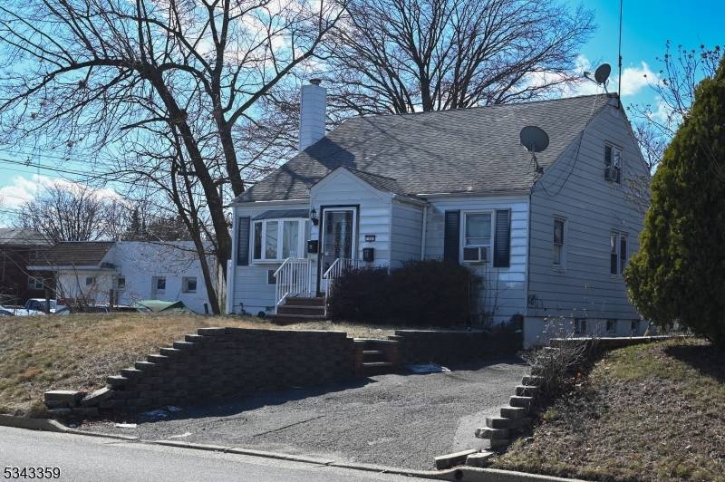 Discover an exceptional investment opportunity at 12 Old Post Road, ideally located in the highly desirable Edison area.