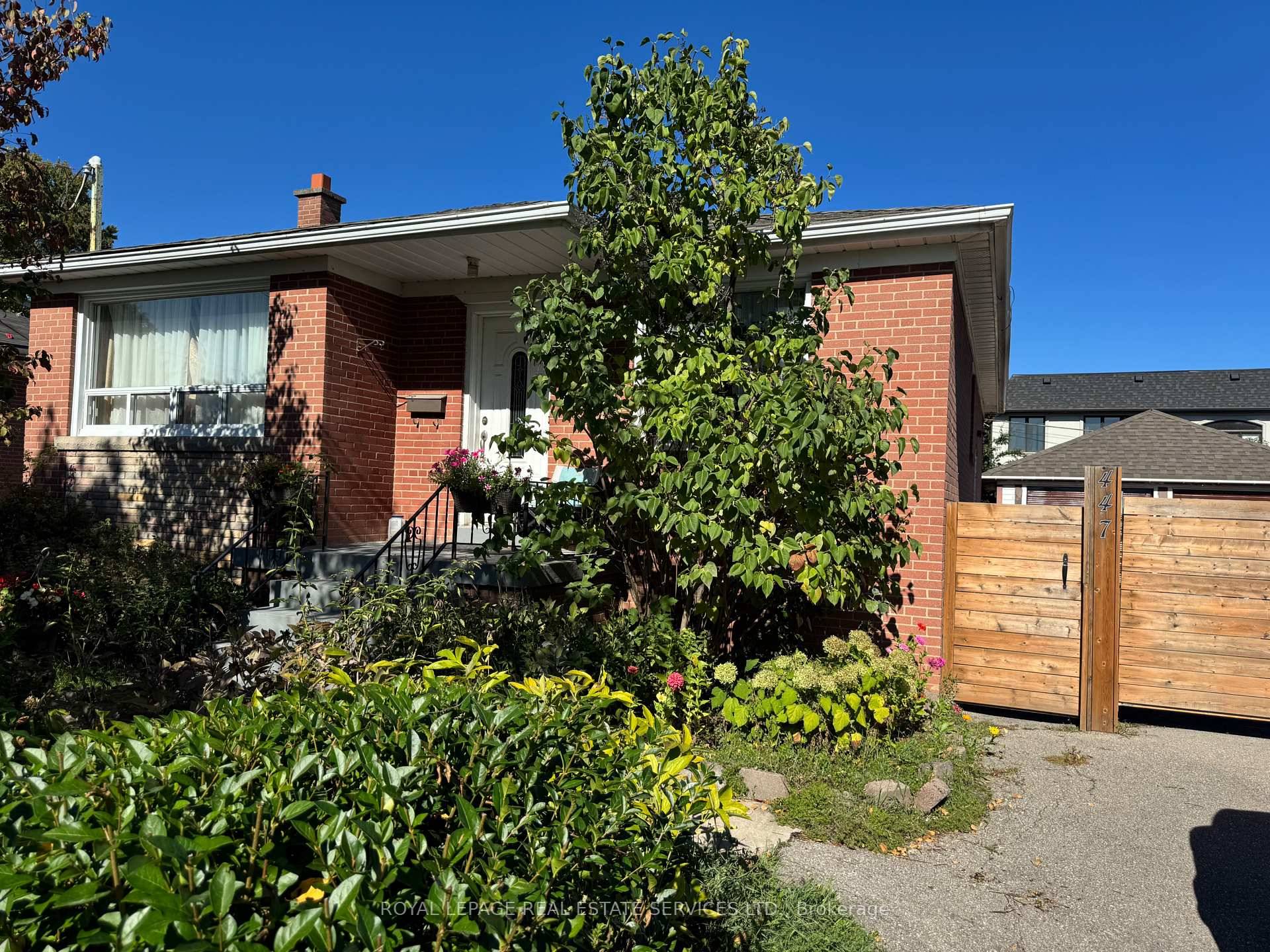 ALL INCLUSIVE Lease Available Immediately !