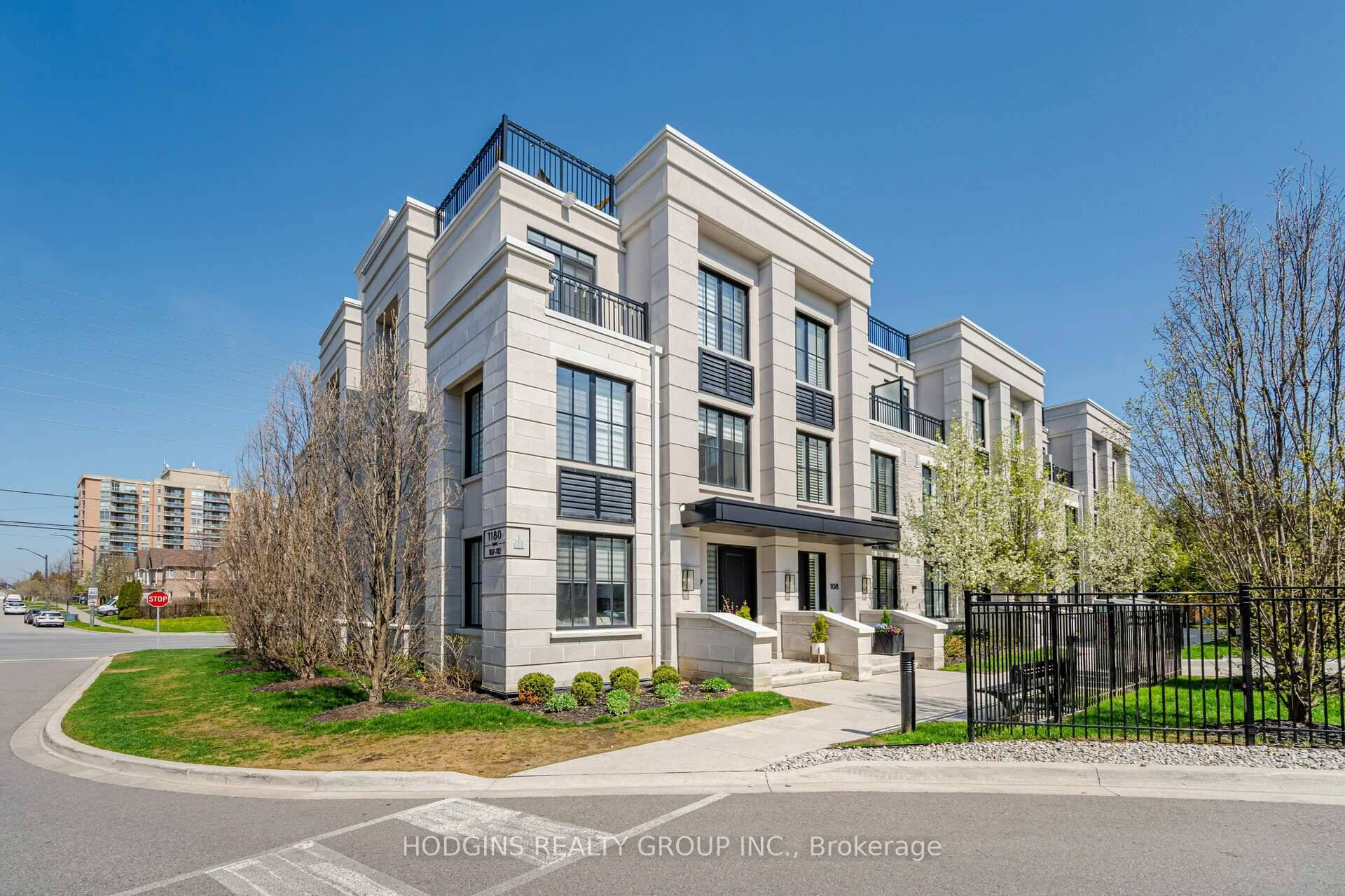 Executive Townhouse for Lease in Mineola East Discover the elegance and convenience with this executive townhouse, nestled in a tranquil complex in Mineola East.