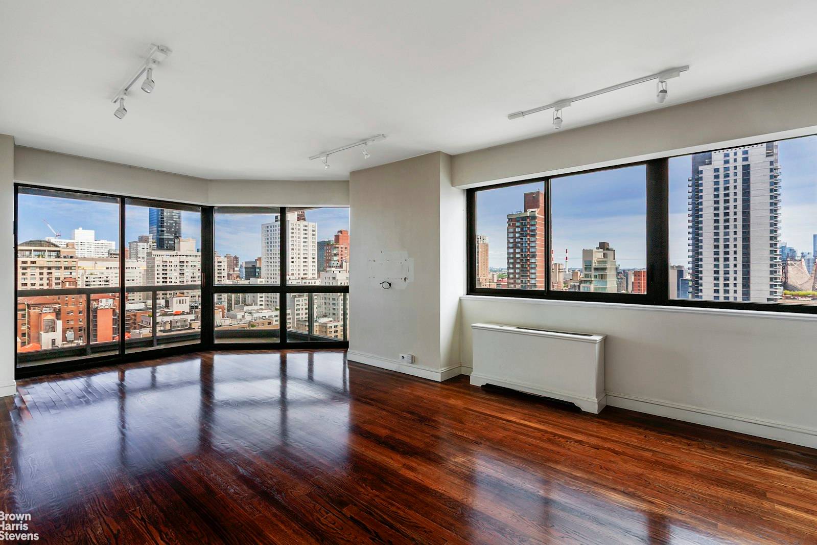 High Floor Sun Flooded One Bedroom Apartment, Savoy Luxury Condominium Welcome home to this high floor one bedroom apartment in the Savoy Condominium.